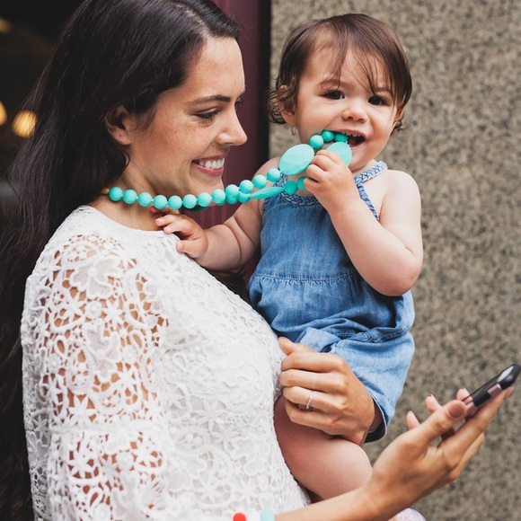 Perry Teether Necklace
CHEWBEADS NWT - Picture 2 of 3